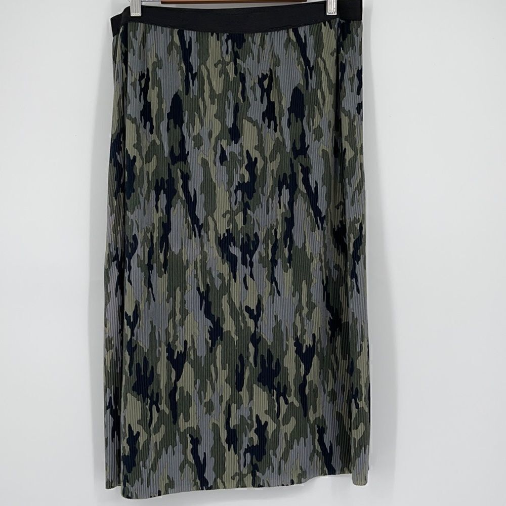 Wild Fable pleated camo skirt
